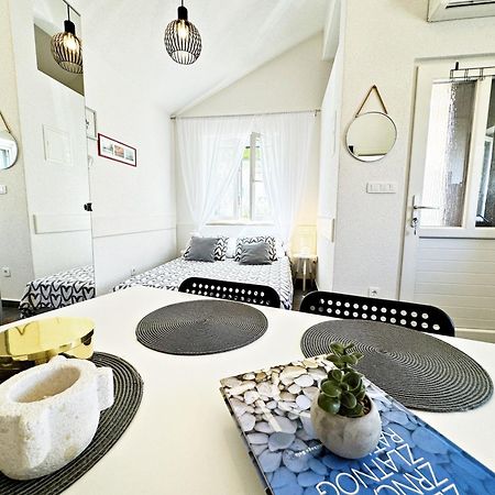 Studio Apartment Matoni Postira Luaran gambar