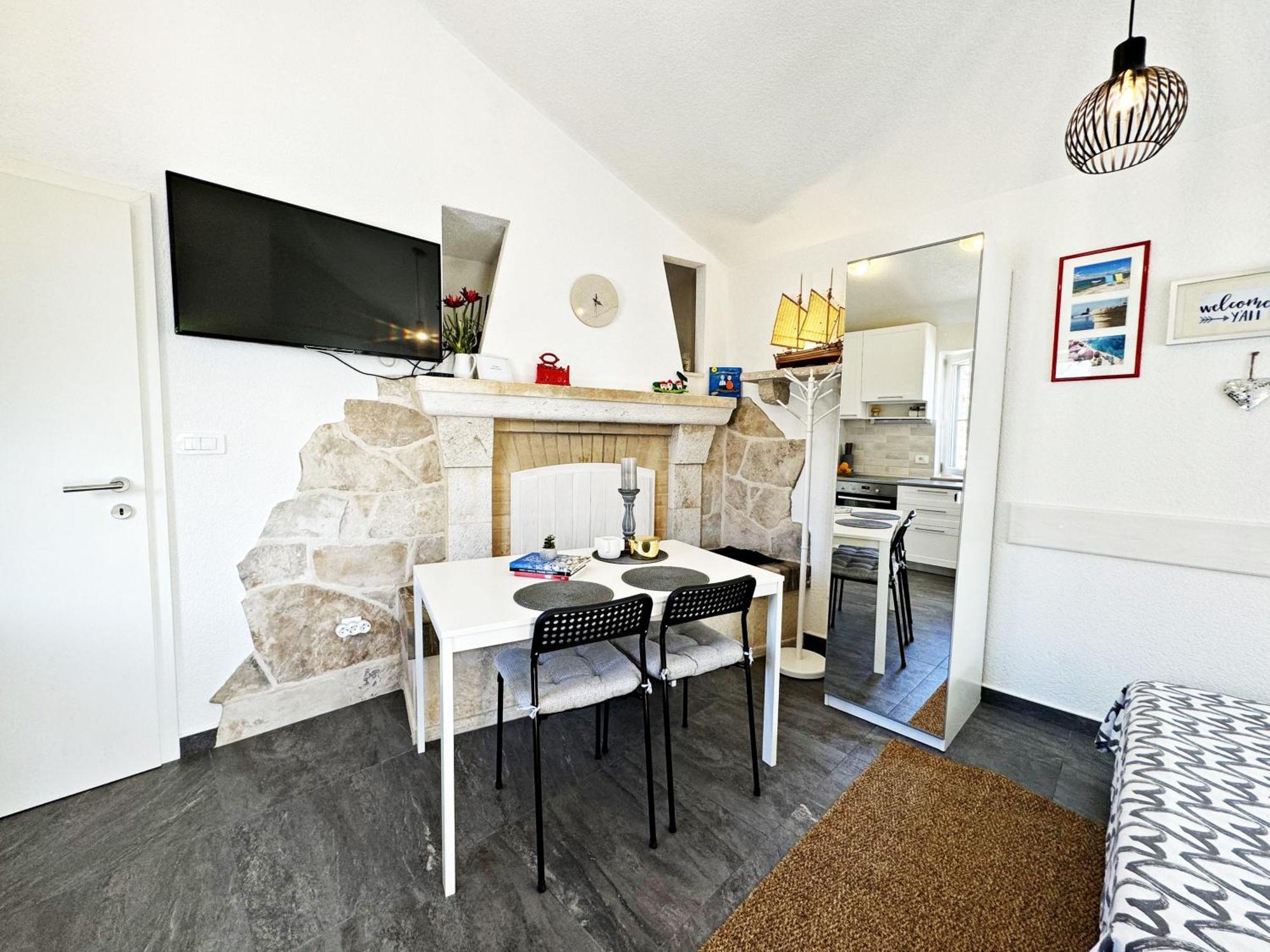 Studio Apartment Matoni Postira Luaran gambar