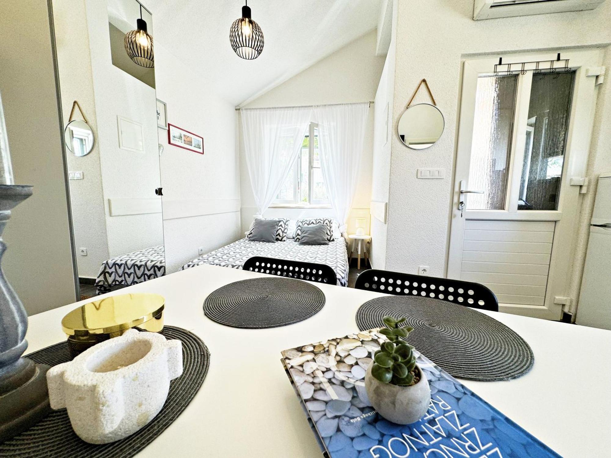 Studio Apartment Matoni Postira Luaran gambar